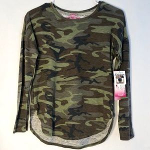 Nwt So Nikki long sleeve camo tee